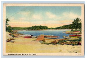 Vintage Boats On Arbutus Lake Traverse City Michagan Postcard F147E