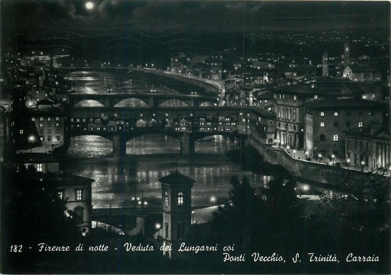 Italy Firenze di notte  Vedutta dei Lugarni coi  tre ponti Postcard