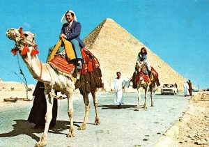 VINTAGE CONTINENTAL SIZE POSTCARD THE LARGEST OF THE PYRAMID GROUP AT GIZA EGYPT