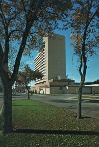 CONTINENTAL SIZE POSTCARD VICTORIA AVENUE REGINA SASKATCHEWAN CANADA 1974