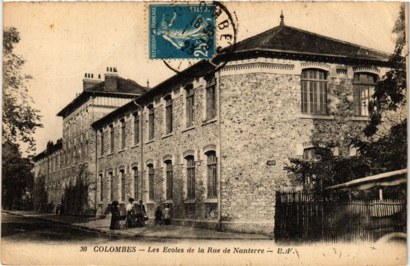 CPA COLOMBES Les Ecoles de la Rue de Nanterre (413444)