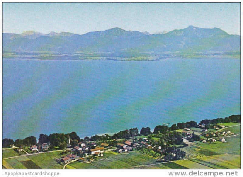 Germany Gollenshausen am Chiemsee Blick auf Hochgern Hochfelln und Sonntagshorn