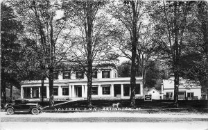 Postcard RPPC 1930s Vermont Arlington Colonial Inn Automobiles 23-12851