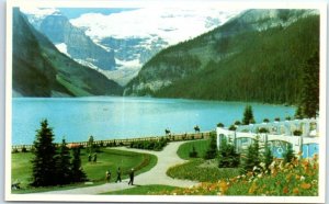 Postcard - Chateau Lake Louise, Canada