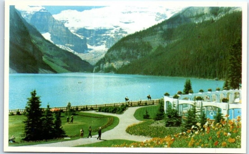 Postcard - Chateau Lake Louise, Canada 