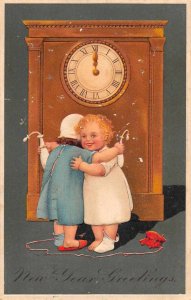 New Year Greeting PFB Children Hugging at Clock Greeting Vintage Postcard RR794