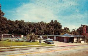 LEESBURG, FL Florida   CROSSROADS MOTEL  Roadside   c1960's Chrome Postcard