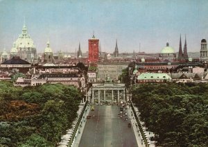 Vintage Postcard Tiergarten mit Brandenburger Tor  Urban Park Berlin, Germany