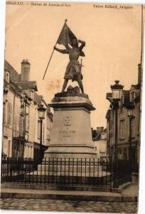 CPA JARGEAU - Statue de Jeanne d'Arc (271402)