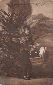 BG14827 girl with basket   fir   weihnachten christmas  germany