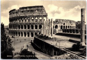 VINTAGE CONTINENTAL SIZE POSTCARD EXTERIOR OF THE COLISEUM AT ROME ITALY  B