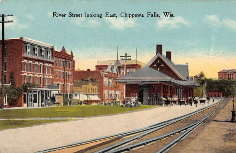 Chippewa Falls Wisconsin view on street River Street Looking East antique pc DD3