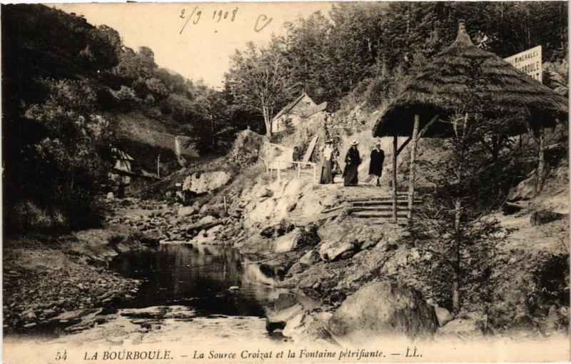 CPA La Bourboule La Source Croizat et la Fontaine pétrifiante (720803)