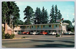 Cottage Grove Oregon~Rainbow Motel Pacific Highway~1950-60s Station Wagon~Cars