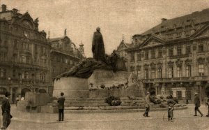 Czech Republic Prague Praha Monumento de Reformatoren Jan Hus Postcard 08.45