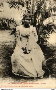 CPA AK Femme Malgache coiffee a la mode MADAGASCAR (819116)