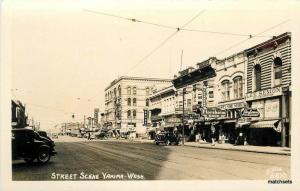 Autos 1940s Yakima Washington Street Scene Ellis RPPC Real Photo postcard 10404