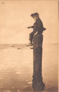 B94338 child fishing peche types folklore costumes  netherlands