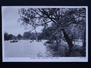 London ILFORD Valentine's Park BOATING LAKE c1950s RP Postcard Raphael Tuck IF15