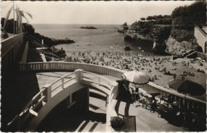 CPA BIARRITZ La Plage du Port Vieux - Au Fond le Rocher de la Vierge (1142659)