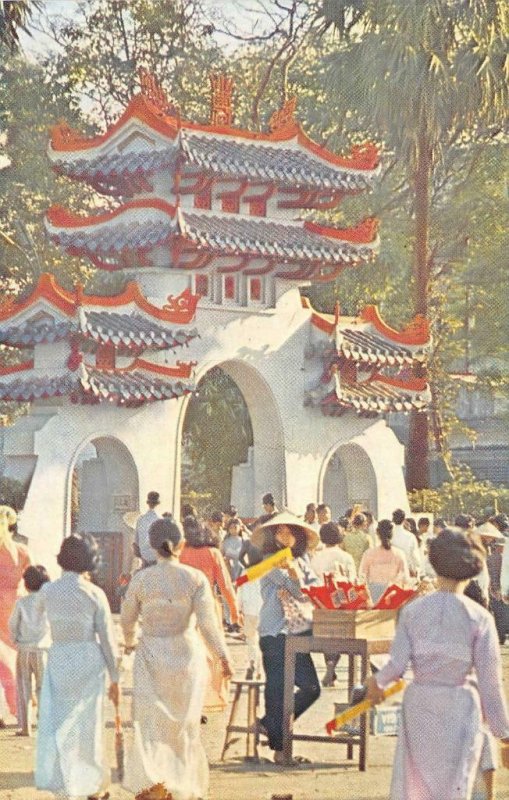 Cổng Lăng ông VIETNAM Street Scene c1960s Vintage Postcard