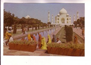 Many Indian People, Garden, Taj Mahal, Agra, India