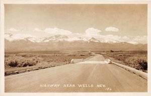 H86/ Wells Nevada RPPC Postcard c1940s Highway Scene Mountains  185