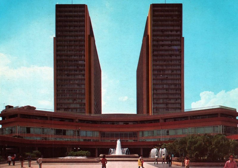 VINTAGE CONTINENTAL SIZE POSTCARD SIMON BOLIVAR CENTER TOWERS CARACAS VENEZUELA