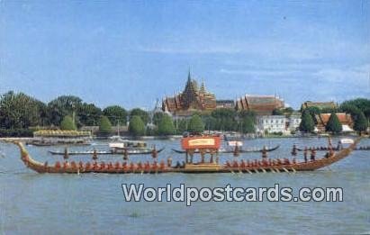 Thai Royal Barge, Supannahongse passing the Grand Palace Bangkok Thailand Unu...