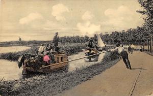 BR73852 netherlands boat types volendam