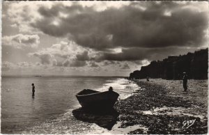 CPA LUC-sur-MER Contre-Jour sur les Falaises (1250299)