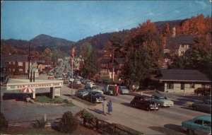 Gatlinburg Tennessee TN Street Scene Cars 1950s-60s Postcard