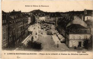 CPA LONS-le-SAUNIER Place de la Liberte et Statue du General Lecourbe (446680)
