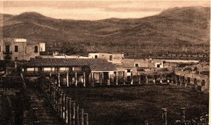 c1915 POMPEI ITALY RUINS SCUOLA DEI GLADIATORI DETTA QUARTIERE POSTCARD P1874