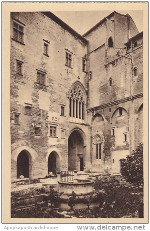 France Avignon Palais des Papes Fenetre de l'Indulgence et le Puits