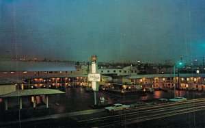 USA Travelodge Airport San Diego California Chrome Postcard 02.96