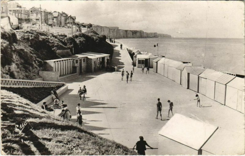 CPA AULT ONIVAL Vue de la plage (807492)