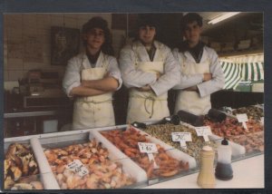 Essex Postcard - Industries of Old Leigh-On-Sea, Selling The Shell Fish   BX722