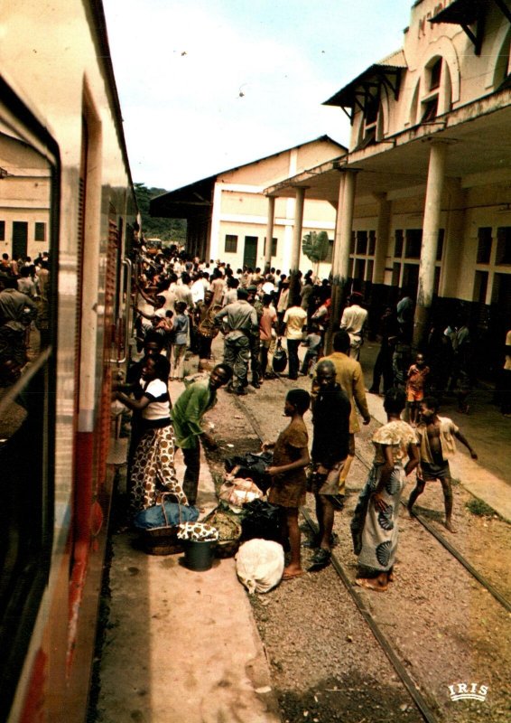 VINTAGE CONTINENTAL SIZE POSTCARD CONGO C.F.C.O. STREET & TRAIN PEOPLE SCENE