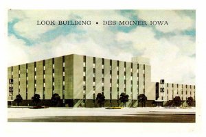 Postcard BUILDING SCENE Des Moines Iowa IA AR6590