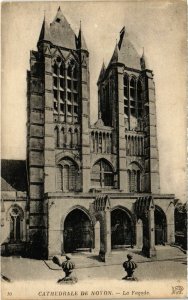 CPA Noyon- La Cathedrale , La facade FRANCE (1020533)