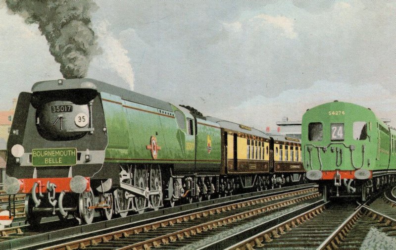 Merchant Navy 4-6-2 Train 35017 at Waterloo Station Postcard