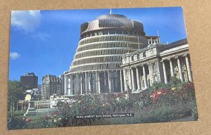 UNUSED POSTCARD - PARLIAMENT BUILDINGS, WELLINGTON, NEW ZEALAND