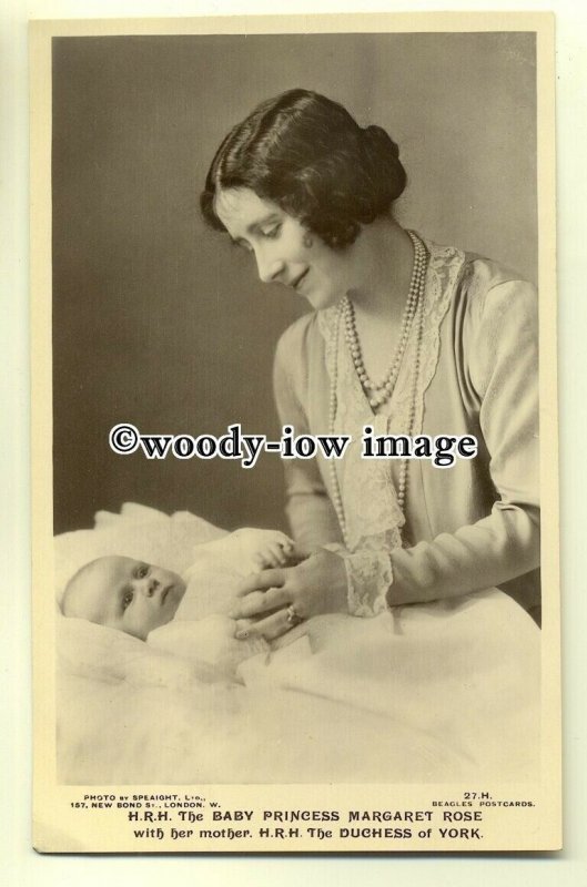 r0391 - Duchess of York with her baby Princess Margaret Rose - postcard 