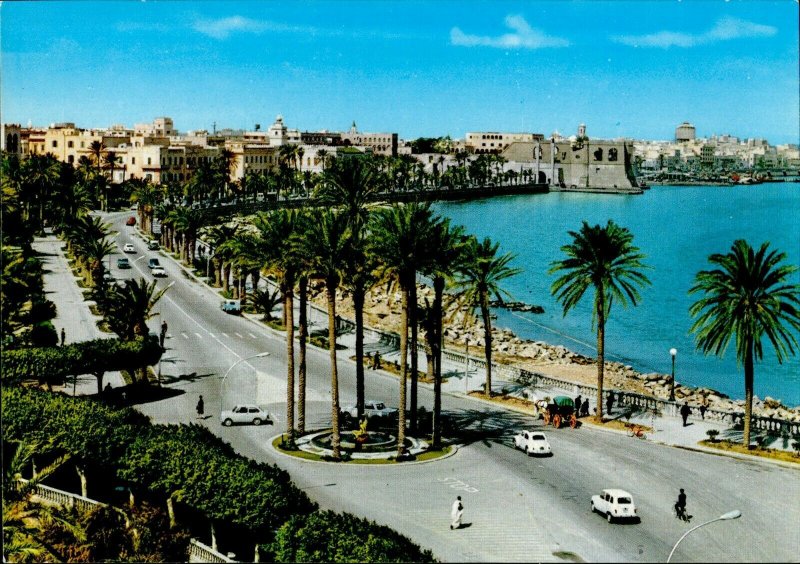 IMN05249 africa libya tripoli general view mediteraneean sea old cars palmtrees