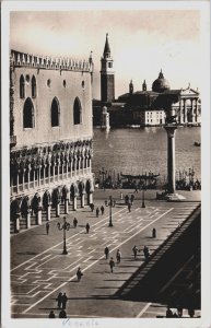 Italy Venezia Piazza con Palazzo Ducale Venice Vintage RPPC C067