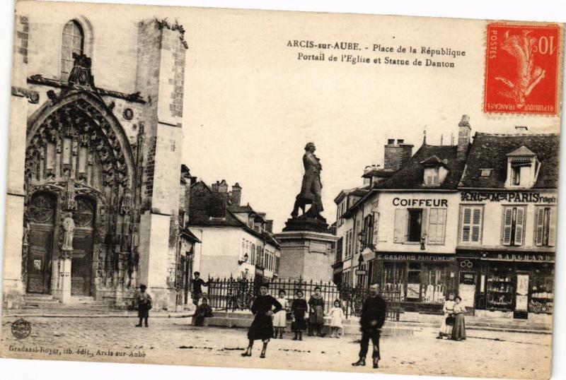 CPA ARCIS-sur-AUBE - Place de la republique (197214)