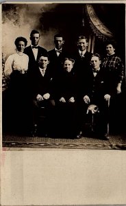 c1910 LARGE FAMILY PHOTO 5 MEN 3 WOMEN AZO RPPC POSTCARD 38-46