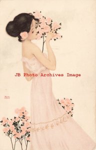 Raphael Kirchner, M Munk No D.28-4, Art Nouveau, Woman Holding Flowers