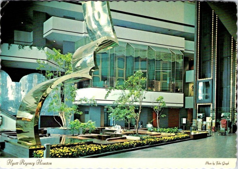 Houston TX Texas  HYATT REGENCY HOTEL  Atrium & Art In Lobby 1977 4X6 Postcard